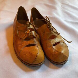 Cydwoq shoes in mustard